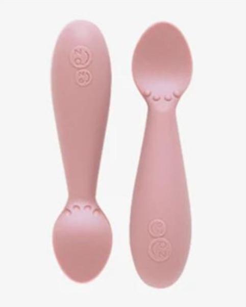 Ezpz: 2бр. обучителни силиконови лъжици създадени от педиатър специалист по храненето подходящи за ЗВБ и хранене с пюрета  4 + месеца Tiny Spoon Blush