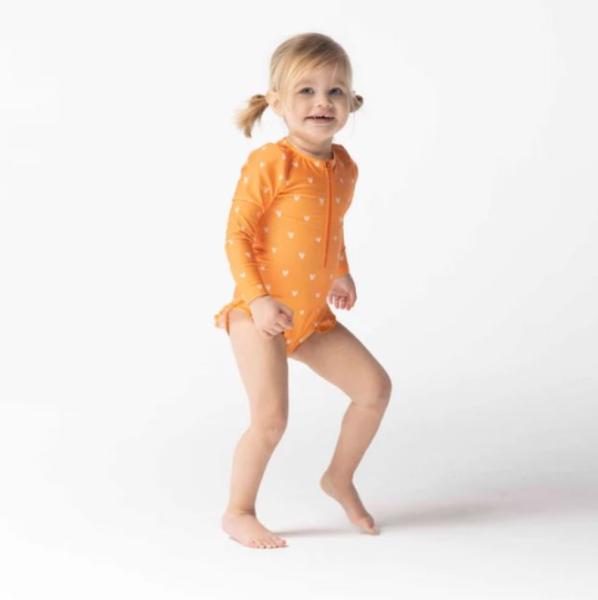 Swim Essentials : Цял бански костюм с ръкав  и къдрички с размер от 0 до 6 години "Orange Hearts"