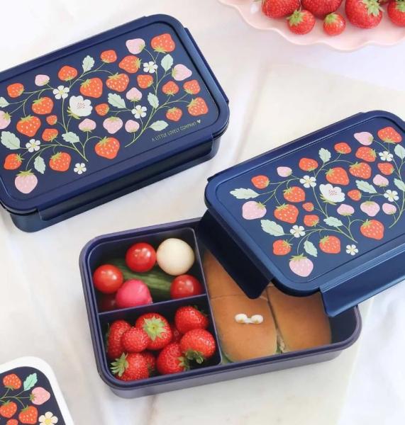 A little lovely company: Bento box, кутия за храна - Ягодка