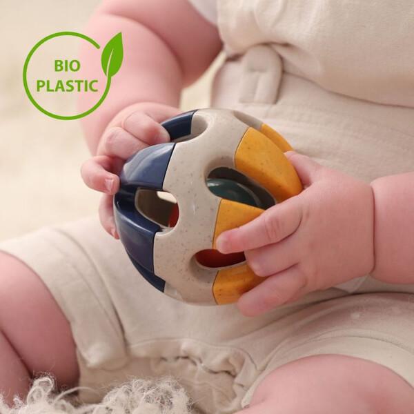 Tolo Toys: Цветна дрънкаща топка от биоразградима пластмаса
